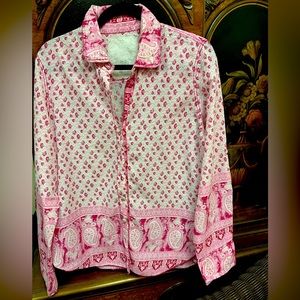 Cute Cino cotton shirt the collar has a hole but it is not very noticeable